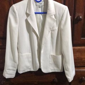 WHITE BLAZER WITH POCKETS